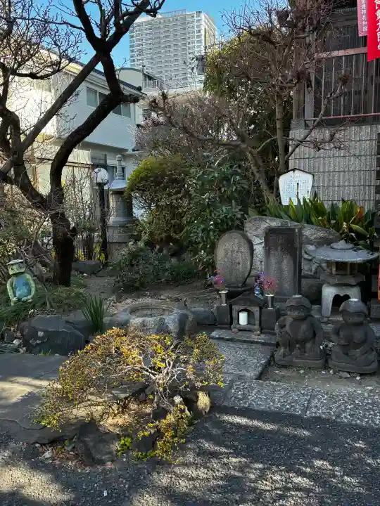 曹源寺の{uncategorized: "未分類", other: "その他", undefined: "問題あり", building: "その他建物", grave: "お墓", sacred_gate: "鳥居", guardian: "狛犬", statue: "像", buddha: "仏像", history: "歴史", nature: "自然", garden: "庭園", animal: "動物", pagoda: "塔", temizu: "手水舎", mountain_gate: "山門・神門", sanctuary: "本殿・本堂", subordinate: "末社・摂社", art: "芸術", scenery: "景色", jizo: "地蔵", ema: "絵馬", goshuin: "御朱印", omikuji: "おみくじ", items: "授与品その他", amulet: "お守り", goshuincho: "御朱印帳", eats: "食事", festival: "お祭り", votive_dance: "神楽", shichigosan: "七五三参", wedding: "結婚式", experience: "体験その他", initially: "初詣", around: "周辺", anti_infection: "感染症対策"}