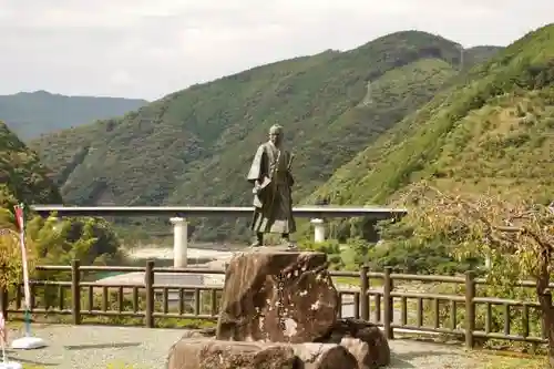 松林寺跡の像