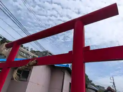 稲荷神社(根岸町)の{uncategorized: "未分類", other: "その他", undefined: "問題あり", building: "その他建物", grave: "お墓", sacred_gate: "鳥居", guardian: "狛犬", statue: "像", buddha: "仏像", history: "歴史", nature: "自然", garden: "庭園", animal: "動物", pagoda: "塔", temizu: "手水舎", mountain_gate: "山門・神門", sanctuary: "本殿・本堂", subordinate: "末社・摂社", art: "芸術", scenery: "景色", jizo: "地蔵", ema: "絵馬", goshuin: "御朱印", omikuji: "おみくじ", items: "授与品その他", amulet: "お守り", goshuincho: "御朱印帳", eats: "食事", festival: "お祭り", votive_dance: "神楽", shichigosan: "七五三参", wedding: "結婚式", experience: "体験その他", initially: "初詣", around: "周辺", anti_infection: "感染症対策"}