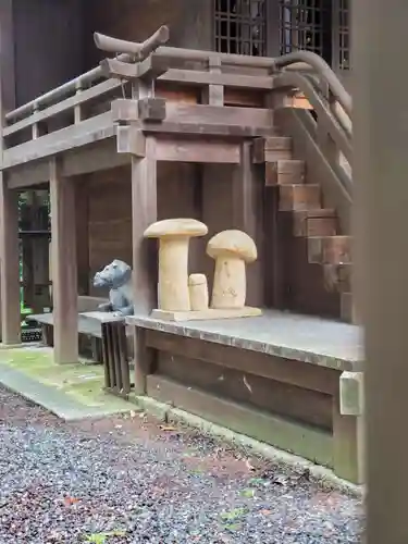 菌神社の建物その他