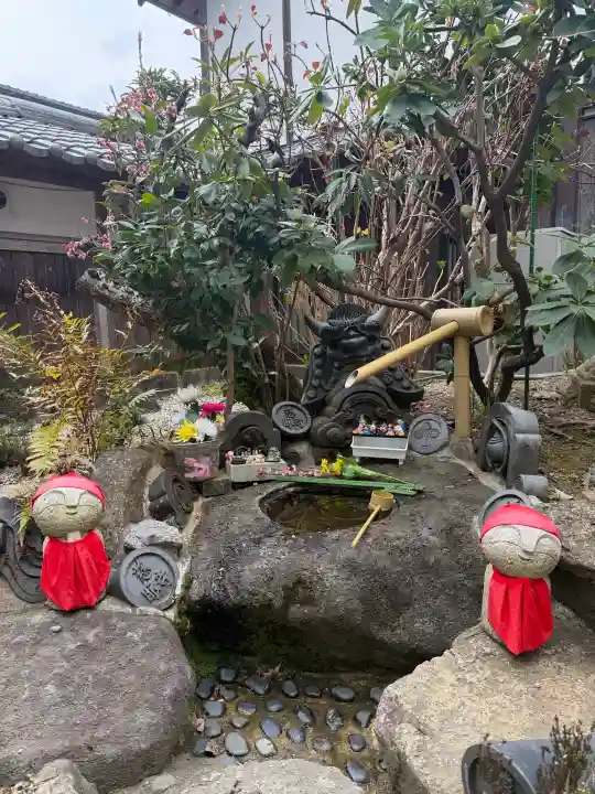 慈眼寺の{uncategorized: "未分類", other: "その他", undefined: "問題あり", building: "その他建物", grave: "お墓", sacred_gate: "鳥居", guardian: "狛犬", statue: "像", buddha: "仏像", history: "歴史", nature: "自然", garden: "庭園", animal: "動物", pagoda: "塔", temizu: "手水舎", mountain_gate: "山門・神門", sanctuary: "本殿・本堂", subordinate: "末社・摂社", art: "芸術", scenery: "景色", jizo: "地蔵", ema: "絵馬", goshuin: "御朱印", omikuji: "おみくじ", items: "授与品その他", amulet: "お守り", goshuincho: "御朱印帳", eats: "食事", festival: "お祭り", votive_dance: "神楽", shichigosan: "七五三参", wedding: "結婚式", experience: "体験その他", initially: "初詣", around: "周辺", anti_infection: "感染症対策"}