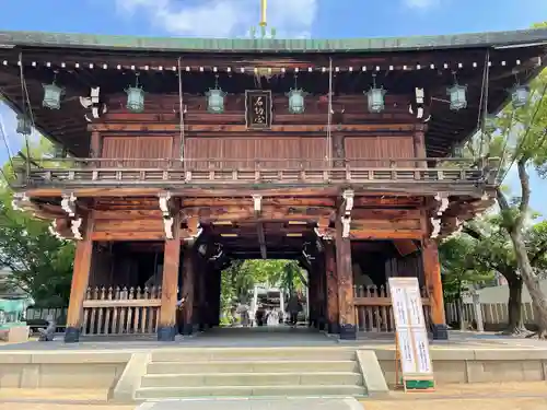 石切劔箭神社の山門