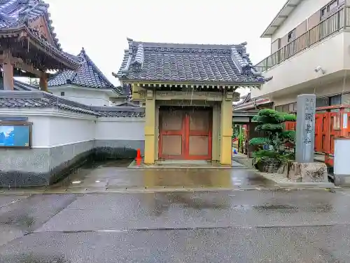 顕真寺の山門・神門