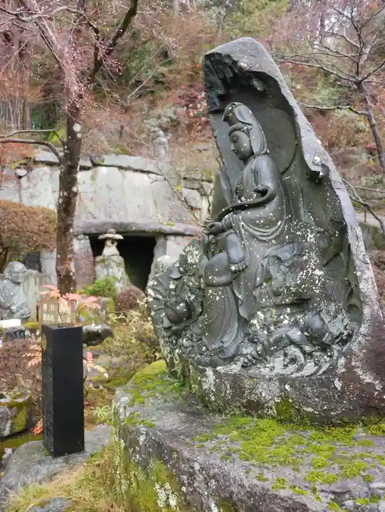 岩角山 岩角寺の像