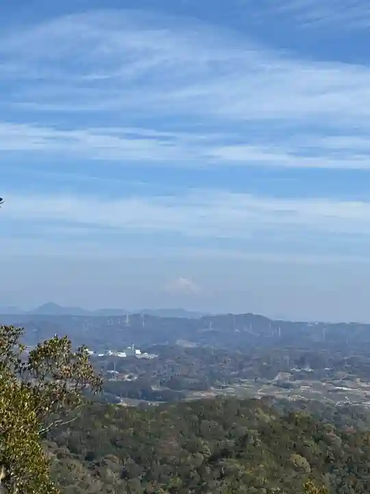 小笠神社の{uncategorized: "未分類", other: "その他", undefined: "問題あり", building: "その他建物", grave: "お墓", sacred_gate: "鳥居", guardian: "狛犬", statue: "像", buddha: "仏像", history: "歴史", nature: "自然", garden: "庭園", animal: "動物", pagoda: "塔", temizu: "手水舎", mountain_gate: "山門・神門", sanctuary: "本殿・本堂", subordinate: "末社・摂社", art: "芸術", scenery: "景色", jizo: "地蔵", ema: "絵馬", goshuin: "御朱印", omikuji: "おみくじ", items: "授与品その他", amulet: "お守り", goshuincho: "御朱印帳", eats: "食事", festival: "お祭り", votive_dance: "神楽", shichigosan: "七五三参", wedding: "結婚式", experience: "体験その他", initially: "初詣", around: "周辺", anti_infection: "感染症対策"}