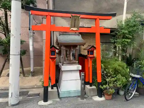 玉吉稲荷大明神の鳥居