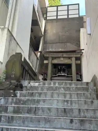 弦巻稲荷神社の{uncategorized: "未分類", other: "その他", undefined: "問題あり", building: "その他建物", grave: "お墓", sacred_gate: "鳥居", guardian: "狛犬", statue: "像", buddha: "仏像", history: "歴史", nature: "自然", garden: "庭園", animal: "動物", pagoda: "塔", temizu: "手水舎", mountain_gate: "山門・神門", sanctuary: "本殿・本堂", subordinate: "末社・摂社", art: "芸術", scenery: "景色", jizo: "地蔵", ema: "絵馬", goshuin: "御朱印", omikuji: "おみくじ", items: "授与品その他", amulet: "お守り", goshuincho: "御朱印帳", eats: "食事", festival: "お祭り", votive_dance: "神楽", shichigosan: "七五三参", wedding: "結婚式", experience: "体験その他", initially: "初詣", around: "周辺", anti_infection: "感染症対策"}