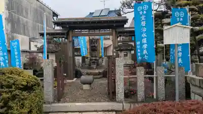 海蔵寺の{uncategorized: "未分類", other: "その他", undefined: "問題あり", building: "その他建物", grave: "お墓", sacred_gate: "鳥居", guardian: "狛犬", statue: "像", buddha: "仏像", history: "歴史", nature: "自然", garden: "庭園", animal: "動物", pagoda: "塔", temizu: "手水舎", mountain_gate: "山門・神門", sanctuary: "本殿・本堂", subordinate: "末社・摂社", art: "芸術", scenery: "景色", jizo: "地蔵", ema: "絵馬", goshuin: "御朱印", omikuji: "おみくじ", items: "授与品その他", amulet: "お守り", goshuincho: "御朱印帳", eats: "食事", festival: "お祭り", votive_dance: "神楽", shichigosan: "七五三参", wedding: "結婚式", experience: "体験その他", initially: "初詣", around: "周辺", anti_infection: "感染症対策"}