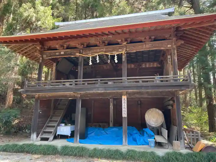 與瀬神社(与瀬神社)の{uncategorized: "未分類", other: "その他", undefined: "問題あり", building: "その他建物", grave: "お墓", sacred_gate: "鳥居", guardian: "狛犬", statue: "像", buddha: "仏像", history: "歴史", nature: "自然", garden: "庭園", animal: "動物", pagoda: "塔", temizu: "手水舎", mountain_gate: "山門・神門", sanctuary: "本殿・本堂", subordinate: "末社・摂社", art: "芸術", scenery: "景色", jizo: "地蔵", ema: "絵馬", goshuin: "御朱印", omikuji: "おみくじ", items: "授与品その他", amulet: "お守り", goshuincho: "御朱印帳", eats: "食事", festival: "お祭り", votive_dance: "神楽", shichigosan: "七五三参", wedding: "結婚式", experience: "体験その他", initially: "初詣", around: "周辺", anti_infection: "感染症対策"}