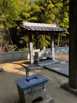 西浦荒神社の手水舎