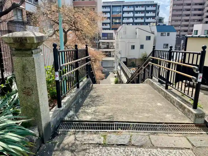 白山神社の{uncategorized: "未分類", other: "その他", undefined: "問題あり", building: "その他建物", grave: "お墓", sacred_gate: "鳥居", guardian: "狛犬", statue: "像", buddha: "仏像", history: "歴史", nature: "自然", garden: "庭園", animal: "動物", pagoda: "塔", temizu: "手水舎", mountain_gate: "山門・神門", sanctuary: "本殿・本堂", subordinate: "末社・摂社", art: "芸術", scenery: "景色", jizo: "地蔵", ema: "絵馬", goshuin: "御朱印", omikuji: "おみくじ", items: "授与品その他", amulet: "お守り", goshuincho: "御朱印帳", eats: "食事", festival: "お祭り", votive_dance: "神楽", shichigosan: "七五三参", wedding: "結婚式", experience: "体験その他", initially: "初詣", around: "周辺", anti_infection: "感染症対策"}