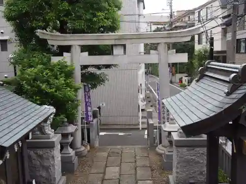 神楽坂若宮八幡神社の鳥居