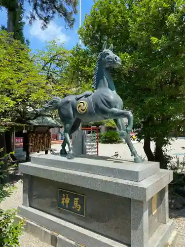 進雄神社の像