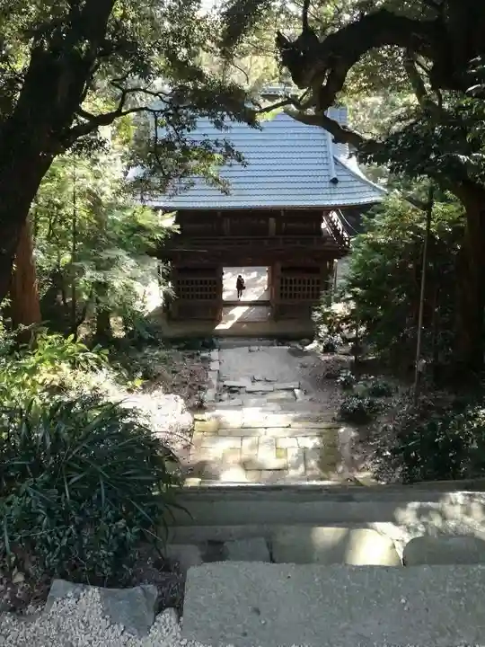 椎尾山薬王院の山門・神門