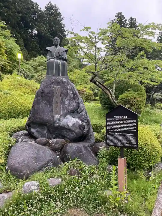 日光東照宮の{uncategorized: "未分類", other: "その他", undefined: "問題あり", building: "その他建物", grave: "お墓", sacred_gate: "鳥居", guardian: "狛犬", statue: "像", buddha: "仏像", history: "歴史", nature: "自然", garden: "庭園", animal: "動物", pagoda: "塔", temizu: "手水舎", mountain_gate: "山門・神門", sanctuary: "本殿・本堂", subordinate: "末社・摂社", art: "芸術", scenery: "景色", jizo: "地蔵", ema: "絵馬", goshuin: "御朱印", omikuji: "おみくじ", items: "授与品その他", amulet: "お守り", goshuincho: "御朱印帳", eats: "食事", festival: "お祭り", votive_dance: "神楽", shichigosan: "七五三参", wedding: "結婚式", experience: "体験その他", initially: "初詣", around: "周辺", anti_infection: "感染症対策"}
