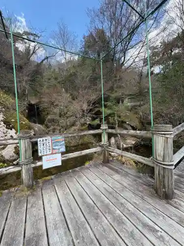 鬼岩の{uncategorized: "未分類", other: "その他", undefined: "問題あり", building: "その他建物", grave: "お墓", sacred_gate: "鳥居", guardian: "狛犬", statue: "像", buddha: "仏像", history: "歴史", nature: "自然", garden: "庭園", animal: "動物", pagoda: "塔", temizu: "手水舎", mountain_gate: "山門・神門", sanctuary: "本殿・本堂", subordinate: "末社・摂社", art: "芸術", scenery: "景色", jizo: "地蔵", ema: "絵馬", goshuin: "御朱印", omikuji: "おみくじ", items: "授与品その他", amulet: "お守り", goshuincho: "御朱印帳", eats: "食事", festival: "お祭り", votive_dance: "神楽", shichigosan: "七五三参", wedding: "結婚式", experience: "体験その他", initially: "初詣", around: "周辺", anti_infection: "感染症対策"}