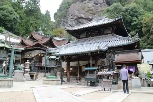 宝山寺の本殿