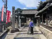 本覚寺の{uncategorized: "未分類", other: "その他", undefined: "問題あり", building: "その他建物", grave: "お墓", sacred_gate: "鳥居", guardian: "狛犬", statue: "像", buddha: "仏像", history: "歴史", nature: "自然", garden: "庭園", animal: "動物", pagoda: "塔", temizu: "手水舎", mountain_gate: "山門・神門", sanctuary: "本殿・本堂", subordinate: "末社・摂社", art: "芸術", scenery: "景色", jizo: "地蔵", ema: "絵馬", goshuin: "御朱印", omikuji: "おみくじ", items: "授与品その他", amulet: "お守り", goshuincho: "御朱印帳", eats: "食事", festival: "お祭り", votive_dance: "神楽", shichigosan: "七五三参", wedding: "結婚式", experience: "体験その他", initially: "初詣", around: "周辺", anti_infection: "感染症対策"}