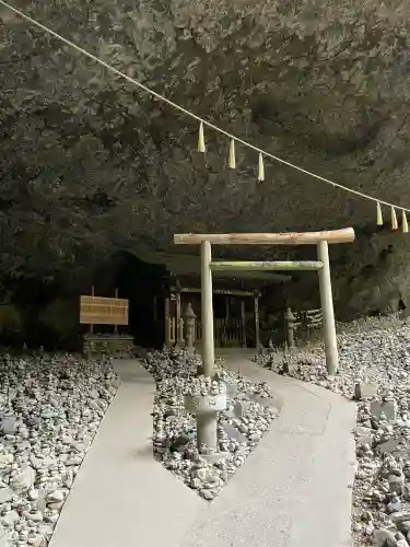 天安河原宮の{uncategorized: "未分類", other: "その他", undefined: "問題あり", building: "その他建物", grave: "お墓", sacred_gate: "鳥居", guardian: "狛犬", statue: "像", buddha: "仏像", history: "歴史", nature: "自然", garden: "庭園", animal: "動物", pagoda: "塔", temizu: "手水舎", mountain_gate: "山門・神門", sanctuary: "本殿・本堂", subordinate: "末社・摂社", art: "芸術", scenery: "景色", jizo: "地蔵", ema: "絵馬", goshuin: "御朱印", omikuji: "おみくじ", items: "授与品その他", amulet: "お守り", goshuincho: "御朱印帳", eats: "食事", festival: "お祭り", votive_dance: "神楽", shichigosan: "七五三参", wedding: "結婚式", experience: "体験その他", initially: "初詣", around: "周辺", anti_infection: "感染症対策"}