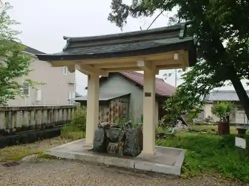 八幡神社（吉根南）の手水舎