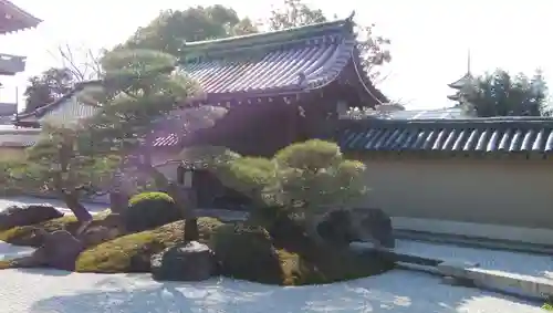 観智院（東寺子院）の山門