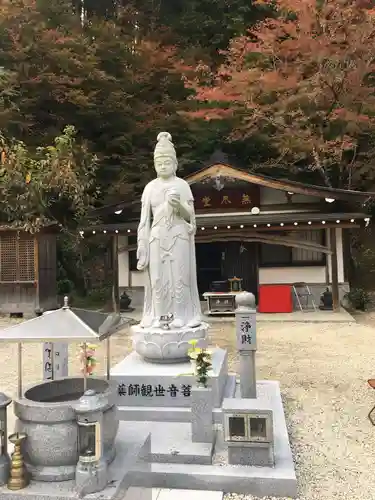 川見薬師寺の仏像