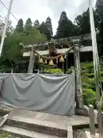 根道神社の{uncategorized: "未分類", other: "その他", undefined: "問題あり", building: "その他建物", grave: "お墓", sacred_gate: "鳥居", guardian: "狛犬", statue: "像", buddha: "仏像", history: "歴史", nature: "自然", garden: "庭園", animal: "動物", pagoda: "塔", temizu: "手水舎", mountain_gate: "山門・神門", sanctuary: "本殿・本堂", subordinate: "末社・摂社", art: "芸術", scenery: "景色", jizo: "地蔵", ema: "絵馬", goshuin: "御朱印", omikuji: "おみくじ", items: "授与品その他", amulet: "お守り", goshuincho: "御朱印帳", eats: "食事", festival: "お祭り", votive_dance: "神楽", shichigosan: "七五三参", wedding: "結婚式", experience: "体験その他", initially: "初詣", around: "周辺", anti_infection: "感染症対策"}