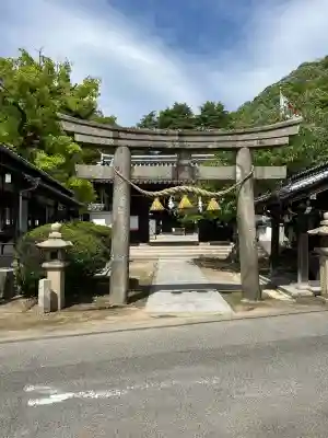 糸碕神社の{uncategorized: "未分類", other: "その他", undefined: "問題あり", building: "その他建物", grave: "お墓", sacred_gate: "鳥居", guardian: "狛犬", statue: "像", buddha: "仏像", history: "歴史", nature: "自然", garden: "庭園", animal: "動物", pagoda: "塔", temizu: "手水舎", mountain_gate: "山門・神門", sanctuary: "本殿・本堂", subordinate: "末社・摂社", art: "芸術", scenery: "景色", jizo: "地蔵", ema: "絵馬", goshuin: "御朱印", omikuji: "おみくじ", items: "授与品その他", amulet: "お守り", goshuincho: "御朱印帳", eats: "食事", festival: "お祭り", votive_dance: "神楽", shichigosan: "七五三参", wedding: "結婚式", experience: "体験その他", initially: "初詣", around: "周辺", anti_infection: "感染症対策"}