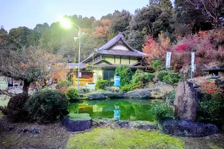 曽野稲荷神社の庭園