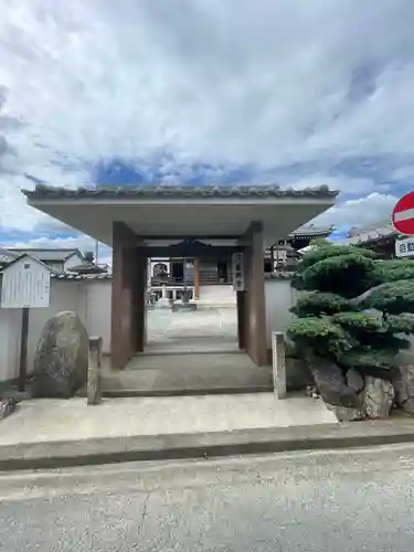 東勝寺の山門