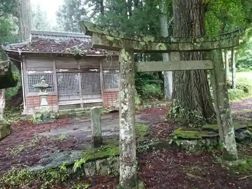 東堂神社の鳥居