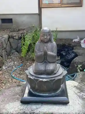 慈眼寺の像