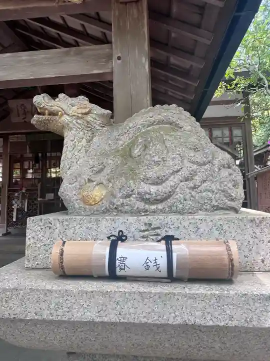伏見神宝神社の{uncategorized: "未分類", other: "その他", undefined: "問題あり", building: "その他建物", grave: "お墓", sacred_gate: "鳥居", guardian: "狛犬", statue: "像", buddha: "仏像", history: "歴史", nature: "自然", garden: "庭園", animal: "動物", pagoda: "塔", temizu: "手水舎", mountain_gate: "山門・神門", sanctuary: "本殿・本堂", subordinate: "末社・摂社", art: "芸術", scenery: "景色", jizo: "地蔵", ema: "絵馬", goshuin: "御朱印", omikuji: "おみくじ", items: "授与品その他", amulet: "お守り", goshuincho: "御朱印帳", eats: "食事", festival: "お祭り", votive_dance: "神楽", shichigosan: "七五三参", wedding: "結婚式", experience: "体験その他", initially: "初詣", around: "周辺", anti_infection: "感染症対策"}