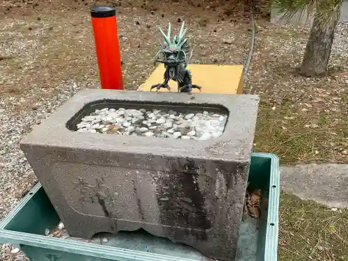 鶴若稲荷神社の{uncategorized: "未分類", other: "その他", undefined: "問題あり", building: "その他建物", grave: "お墓", sacred_gate: "鳥居", guardian: "狛犬", statue: "像", buddha: "仏像", history: "歴史", nature: "自然", garden: "庭園", animal: "動物", pagoda: "塔", temizu: "手水舎", mountain_gate: "山門・神門", sanctuary: "本殿・本堂", subordinate: "末社・摂社", art: "芸術", scenery: "景色", jizo: "地蔵", ema: "絵馬", goshuin: "御朱印", omikuji: "おみくじ", items: "授与品その他", amulet: "お守り", goshuincho: "御朱印帳", eats: "食事", festival: "お祭り", votive_dance: "神楽", shichigosan: "七五三参", wedding: "結婚式", experience: "体験その他", initially: "初詣", around: "周辺", anti_infection: "感染症対策"}