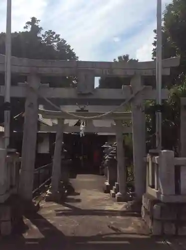 白蛇辨財天の鳥居