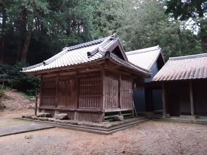 稲束神社(平尾町)の本殿・本堂