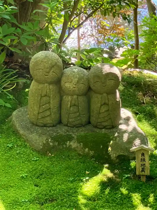 長谷寺の{uncategorized: "未分類", other: "その他", undefined: "問題あり", building: "その他建物", grave: "お墓", sacred_gate: "鳥居", guardian: "狛犬", statue: "像", buddha: "仏像", history: "歴史", nature: "自然", garden: "庭園", animal: "動物", pagoda: "塔", temizu: "手水舎", mountain_gate: "山門・神門", sanctuary: "本殿・本堂", subordinate: "末社・摂社", art: "芸術", scenery: "景色", jizo: "地蔵", ema: "絵馬", goshuin: "御朱印", omikuji: "おみくじ", items: "授与品その他", amulet: "お守り", goshuincho: "御朱印帳", eats: "食事", festival: "お祭り", votive_dance: "神楽", shichigosan: "七五三参", wedding: "結婚式", experience: "体験その他", initially: "初詣", around: "周辺", anti_infection: "感染症対策"}