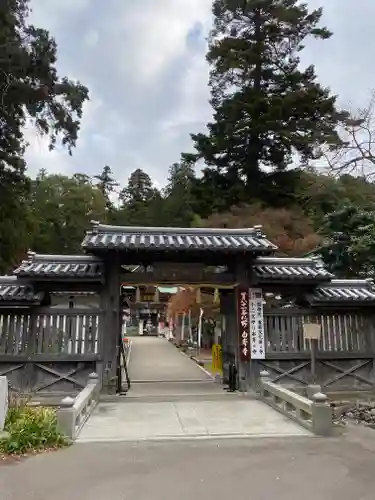 白峯寺の山門