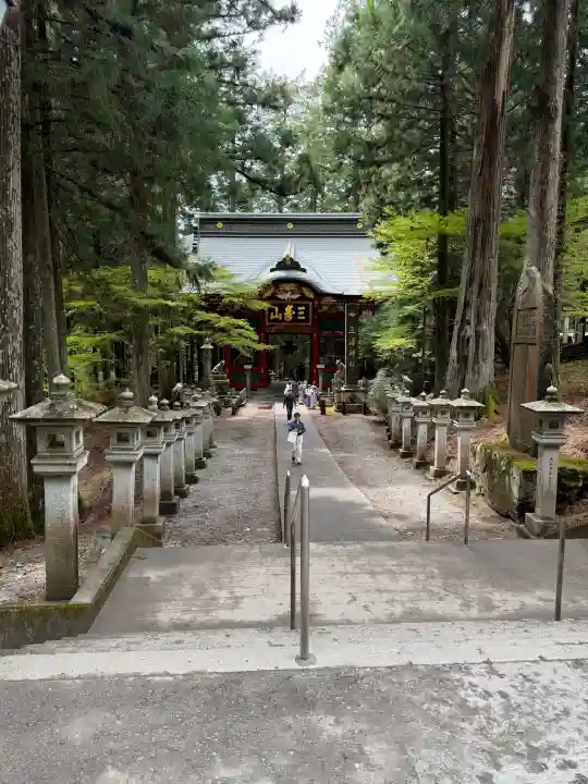 三峯神社の{uncategorized: "未分類", other: "その他", undefined: "問題あり", building: "その他建物", grave: "お墓", sacred_gate: "鳥居", guardian: "狛犬", statue: "像", buddha: "仏像", history: "歴史", nature: "自然", garden: "庭園", animal: "動物", pagoda: "塔", temizu: "手水舎", mountain_gate: "山門・神門", sanctuary: "本殿・本堂", subordinate: "末社・摂社", art: "芸術", scenery: "景色", jizo: "地蔵", ema: "絵馬", goshuin: "御朱印", omikuji: "おみくじ", items: "授与品その他", amulet: "お守り", goshuincho: "御朱印帳", eats: "食事", festival: "お祭り", votive_dance: "神楽", shichigosan: "七五三参", wedding: "結婚式", experience: "体験その他", initially: "初詣", around: "周辺", anti_infection: "感染症対策"}