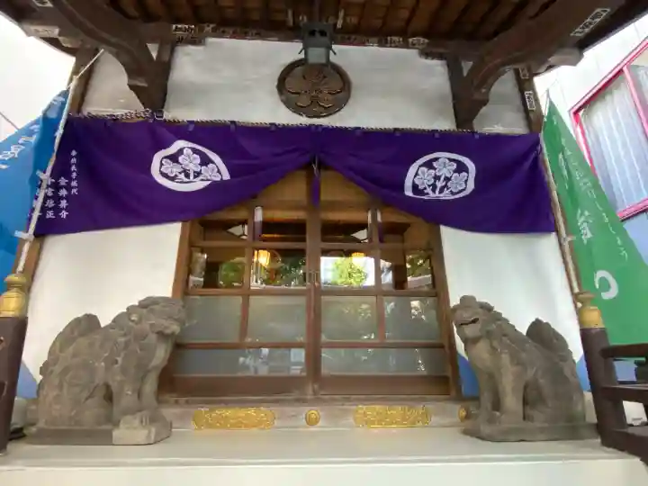 諏訪神社の{uncategorized: "未分類", other: "その他", undefined: "問題あり", building: "その他建物", grave: "お墓", sacred_gate: "鳥居", guardian: "狛犬", statue: "像", buddha: "仏像", history: "歴史", nature: "自然", garden: "庭園", animal: "動物", pagoda: "塔", temizu: "手水舎", mountain_gate: "山門・神門", sanctuary: "本殿・本堂", subordinate: "末社・摂社", art: "芸術", scenery: "景色", jizo: "地蔵", ema: "絵馬", goshuin: "御朱印", omikuji: "おみくじ", items: "授与品その他", amulet: "お守り", goshuincho: "御朱印帳", eats: "食事", festival: "お祭り", votive_dance: "神楽", shichigosan: "七五三参", wedding: "結婚式", experience: "体験その他", initially: "初詣", around: "周辺", anti_infection: "感染症対策"}