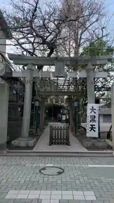 千住本氷川神社の{uncategorized: "未分類", other: "その他", undefined: "問題あり", building: "その他建物", grave: "お墓", sacred_gate: "鳥居", guardian: "狛犬", statue: "像", buddha: "仏像", history: "歴史", nature: "自然", garden: "庭園", animal: "動物", pagoda: "塔", temizu: "手水舎", mountain_gate: "山門・神門", sanctuary: "本殿・本堂", subordinate: "末社・摂社", art: "芸術", scenery: "景色", jizo: "地蔵", ema: "絵馬", goshuin: "御朱印", omikuji: "おみくじ", items: "授与品その他", amulet: "お守り", goshuincho: "御朱印帳", eats: "食事", festival: "お祭り", votive_dance: "神楽", shichigosan: "七五三参", wedding: "結婚式", experience: "体験その他", initially: "初詣", around: "周辺", anti_infection: "感染症対策"}