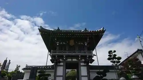 観音院の山門