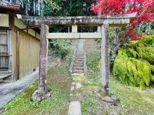 伊勢廻寺の{uncategorized: "未分類", other: "その他", undefined: "問題あり", building: "その他建物", grave: "お墓", sacred_gate: "鳥居", guardian: "狛犬", statue: "像", buddha: "仏像", history: "歴史", nature: "自然", garden: "庭園", animal: "動物", pagoda: "塔", temizu: "手水舎", mountain_gate: "山門・神門", sanctuary: "本殿・本堂", subordinate: "末社・摂社", art: "芸術", scenery: "景色", jizo: "地蔵", ema: "絵馬", goshuin: "御朱印", omikuji: "おみくじ", items: "授与品その他", amulet: "お守り", goshuincho: "御朱印帳", eats: "食事", festival: "お祭り", votive_dance: "神楽", shichigosan: "七五三参", wedding: "結婚式", experience: "体験その他", initially: "初詣", around: "周辺", anti_infection: "感染症対策"}