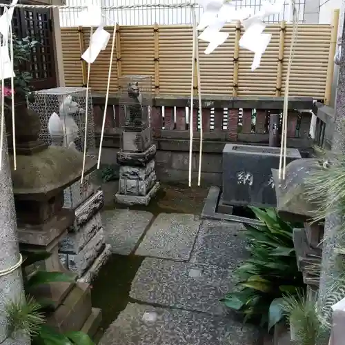 石塚稲荷神社の狛犬