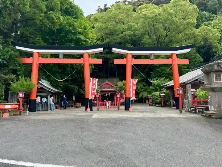 諏訪神社の{uncategorized: "未分類", other: "その他", undefined: "問題あり", building: "その他建物", grave: "お墓", sacred_gate: "鳥居", guardian: "狛犬", statue: "像", buddha: "仏像", history: "歴史", nature: "自然", garden: "庭園", animal: "動物", pagoda: "塔", temizu: "手水舎", mountain_gate: "山門・神門", sanctuary: "本殿・本堂", subordinate: "末社・摂社", art: "芸術", scenery: "景色", jizo: "地蔵", ema: "絵馬", goshuin: "御朱印", omikuji: "おみくじ", items: "授与品その他", amulet: "お守り", goshuincho: "御朱印帳", eats: "食事", festival: "お祭り", votive_dance: "神楽", shichigosan: "七五三参", wedding: "結婚式", experience: "体験その他", initially: "初詣", around: "周辺", anti_infection: "感染症対策"}