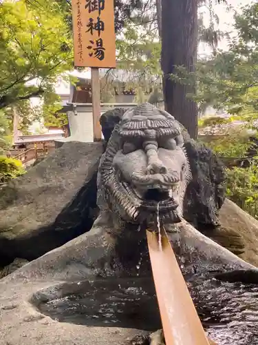 諏訪大社下社秋宮の手水舎