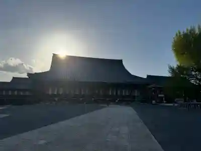 本願寺（西本願寺）の{uncategorized: "未分類", other: "その他", undefined: "問題あり", building: "その他建物", grave: "お墓", sacred_gate: "鳥居", guardian: "狛犬", statue: "像", buddha: "仏像", history: "歴史", nature: "自然", garden: "庭園", animal: "動物", pagoda: "塔", temizu: "手水舎", mountain_gate: "山門・神門", sanctuary: "本殿・本堂", subordinate: "末社・摂社", art: "芸術", scenery: "景色", jizo: "地蔵", ema: "絵馬", goshuin: "御朱印", omikuji: "おみくじ", items: "授与品その他", amulet: "お守り", goshuincho: "御朱印帳", eats: "食事", festival: "お祭り", votive_dance: "神楽", shichigosan: "七五三参", wedding: "結婚式", experience: "体験その他", initially: "初詣", around: "周辺", anti_infection: "感染症対策"}