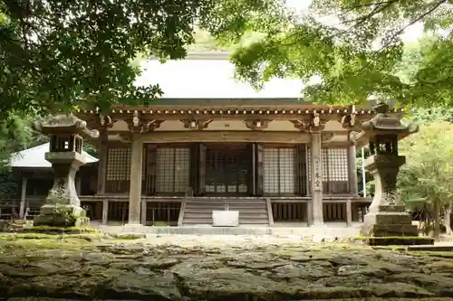 神池寺の本殿・本堂
