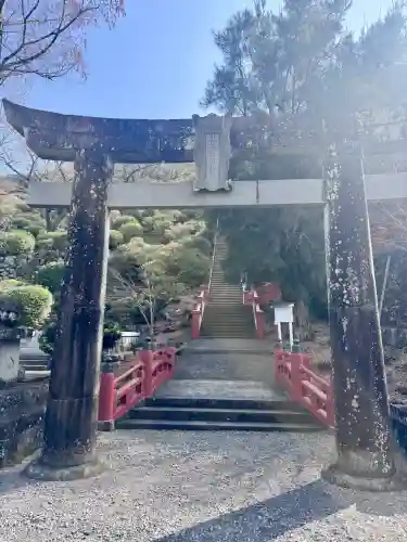 祐徳稲荷神社の{uncategorized: "未分類", other: "その他", undefined: "問題あり", building: "その他建物", grave: "お墓", sacred_gate: "鳥居", guardian: "狛犬", statue: "像", buddha: "仏像", history: "歴史", nature: "自然", garden: "庭園", animal: "動物", pagoda: "塔", temizu: "手水舎", mountain_gate: "山門・神門", sanctuary: "本殿・本堂", subordinate: "末社・摂社", art: "芸術", scenery: "景色", jizo: "地蔵", ema: "絵馬", goshuin: "御朱印", omikuji: "おみくじ", items: "授与品その他", amulet: "お守り", goshuincho: "御朱印帳", eats: "食事", festival: "お祭り", votive_dance: "神楽", shichigosan: "七五三参", wedding: "結婚式", experience: "体験その他", initially: "初詣", around: "周辺", anti_infection: "感染症対策"}