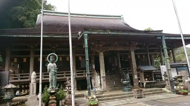青岸渡寺の本殿・本堂